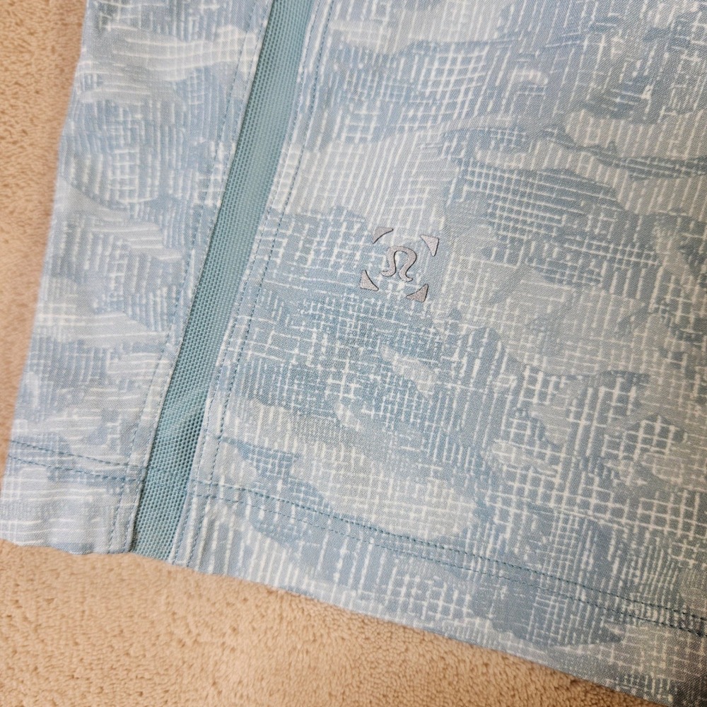 Lululemon SoulCycle Pace Breaker Shorts Mens Medium Blue Digital Camo Skull Logo - Picture 5 of 7